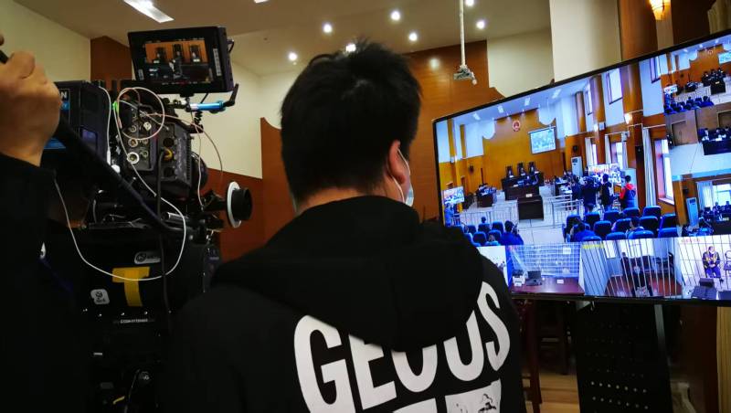 AI生成VS人工创意——裕华区广告片拍摄公司的技术浪漫主义实践